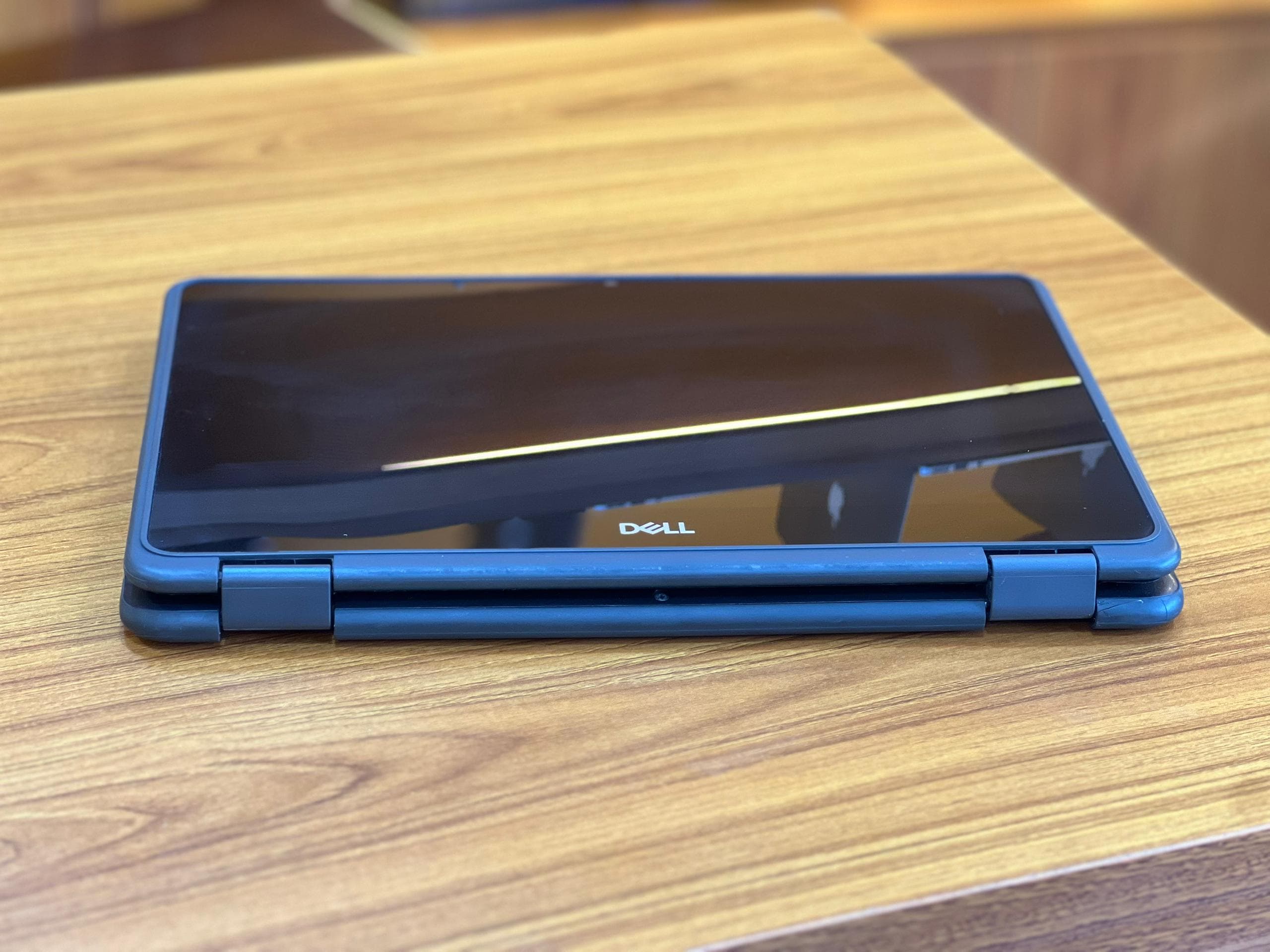 DELL LATITUDE 3190 view 3