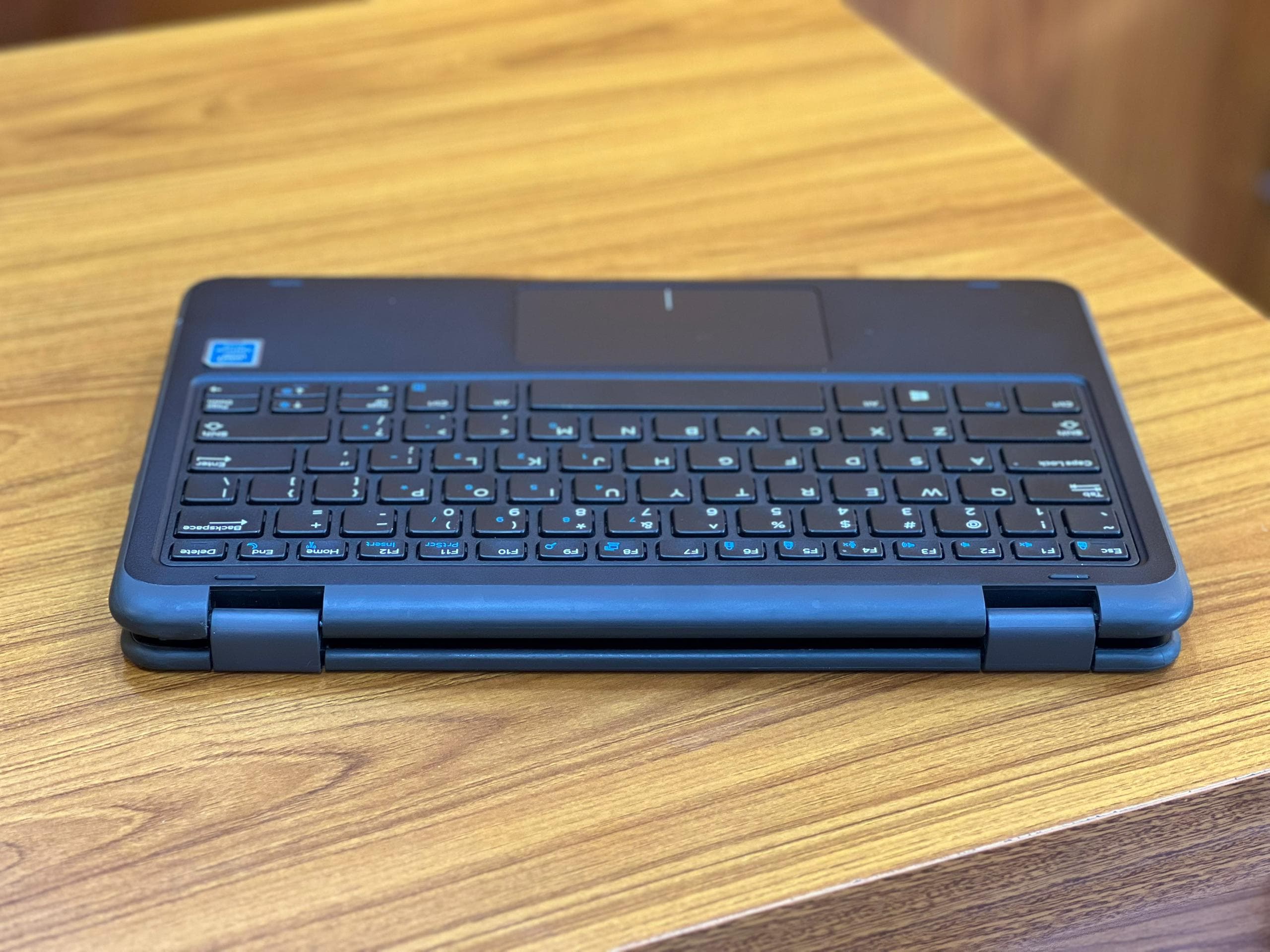 DELL LATITUDE 3190 view 4