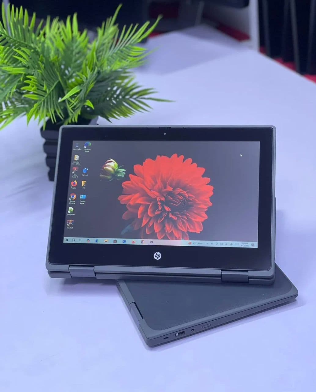 Hp probook 11 g5 EE view 4