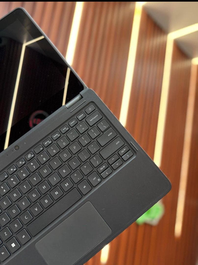 Dell latitude 3120 view 2